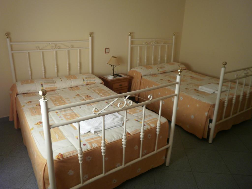 Hostal Miraflor De Las Cadenas Cuacos De Yuste Exterior photo